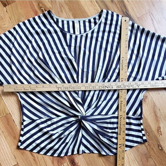 💙3 for $30💙 Faux Tie Front Striped Dolman Sleeve Top XL - Picture 2 of 4